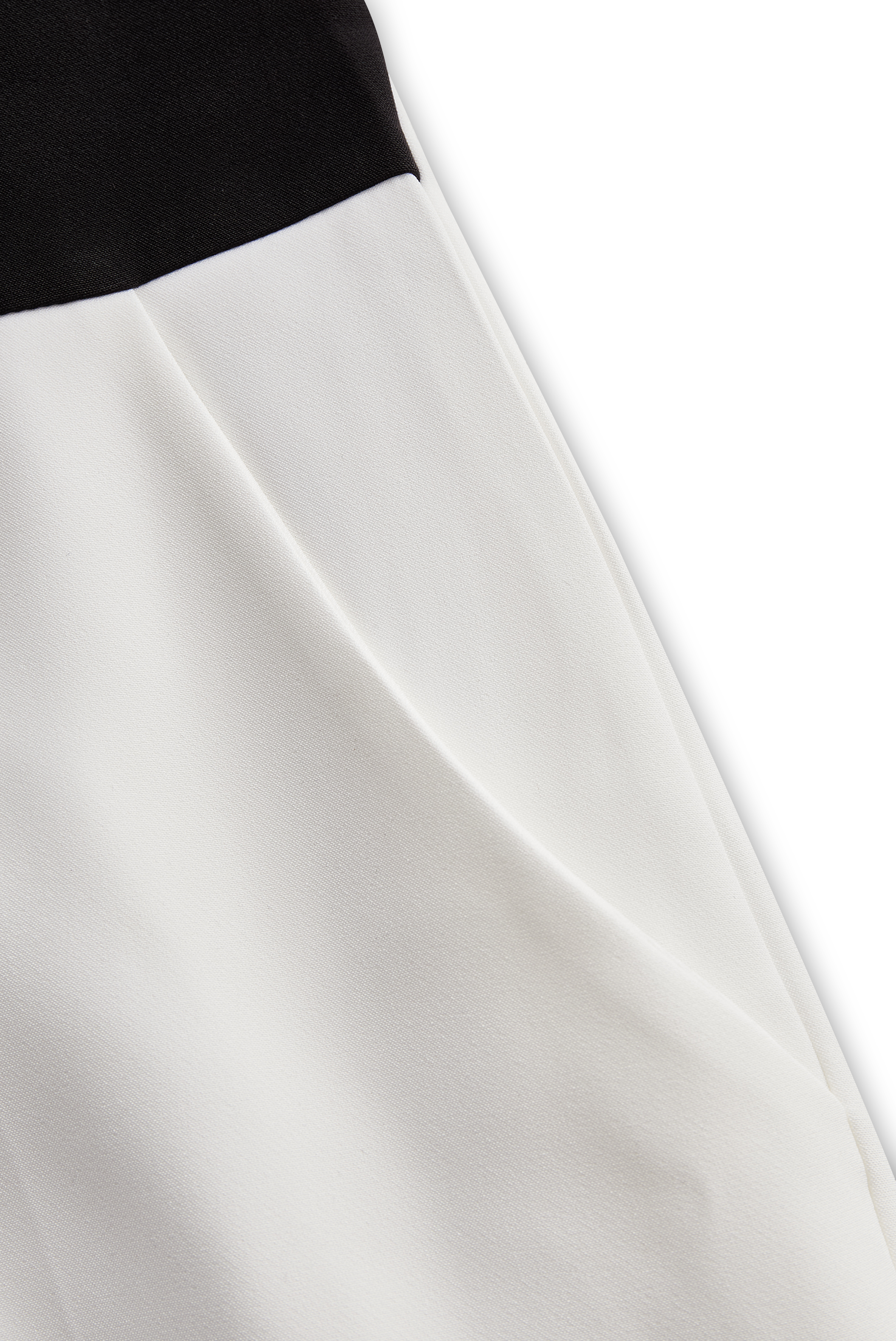 Elegante Tuta Bianca con Dettaglio Doppi Bottoni e Revers Nero