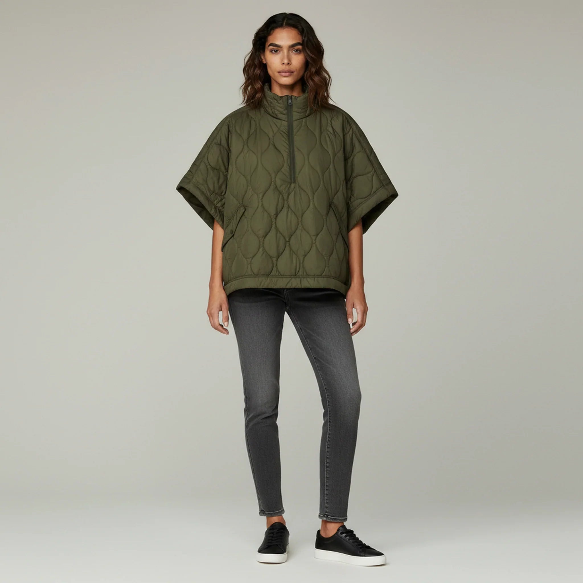 Giacca a Mantella Trapuntata – Leggera e Calda – Essenziale per il Layering Casual